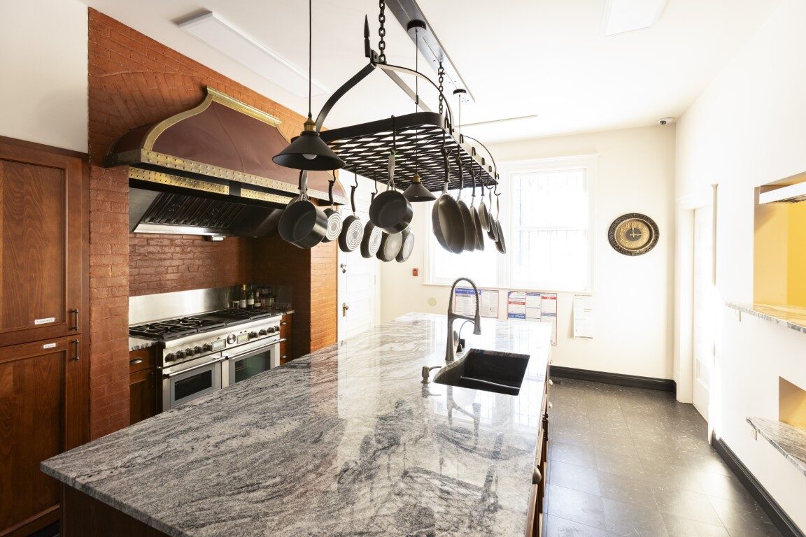 703 W 7th Avenue