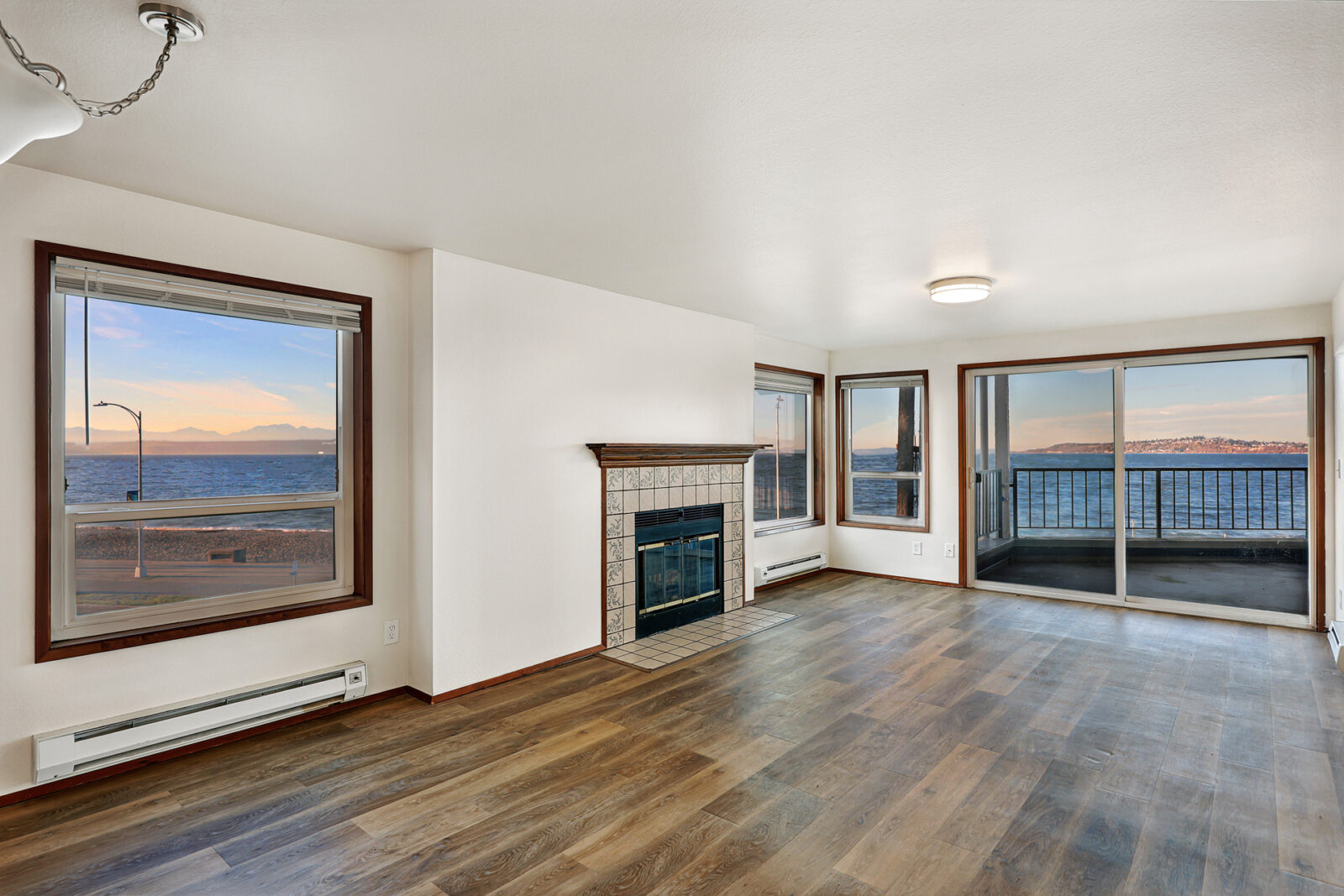 2440 Alki Ave SW