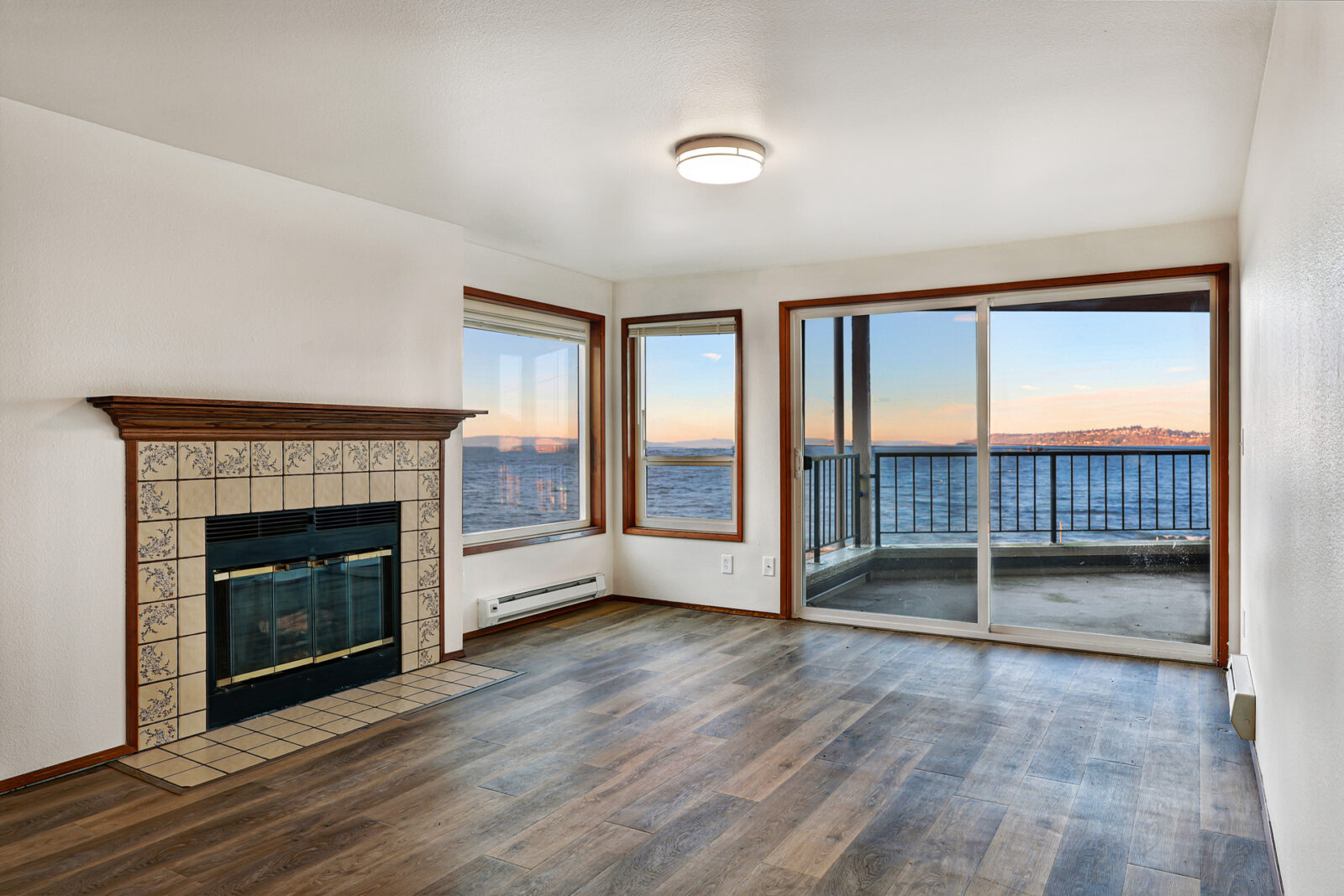 2440 Alki Ave SW