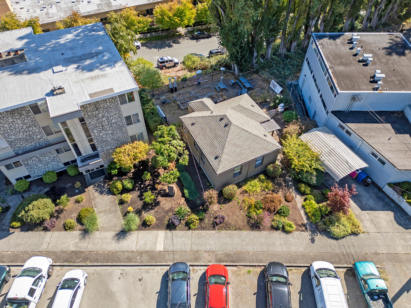 2600 Thorndyke Ave W