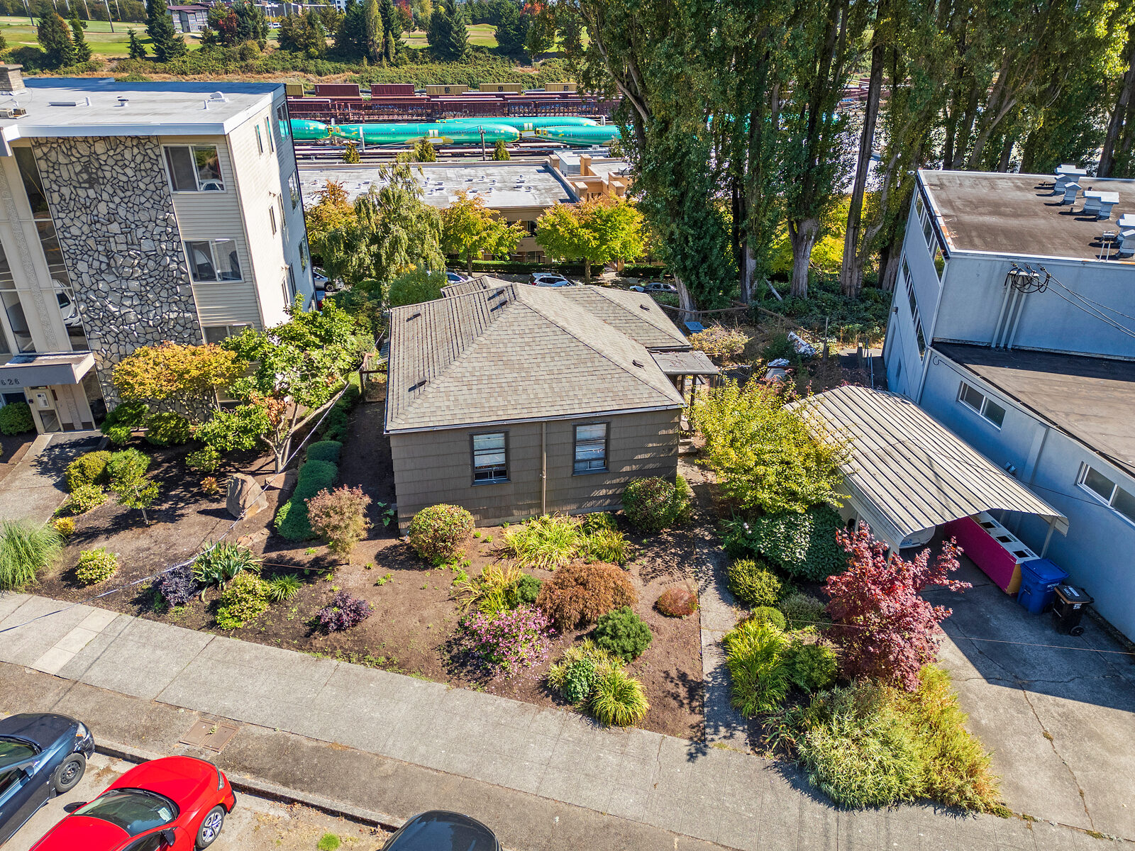2600 Thorndyke Ave W