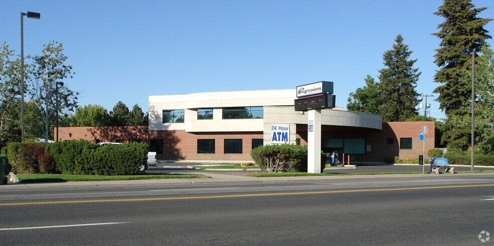 2919 E Mission