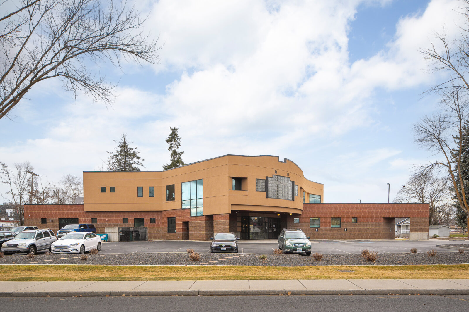 2919 E Mission