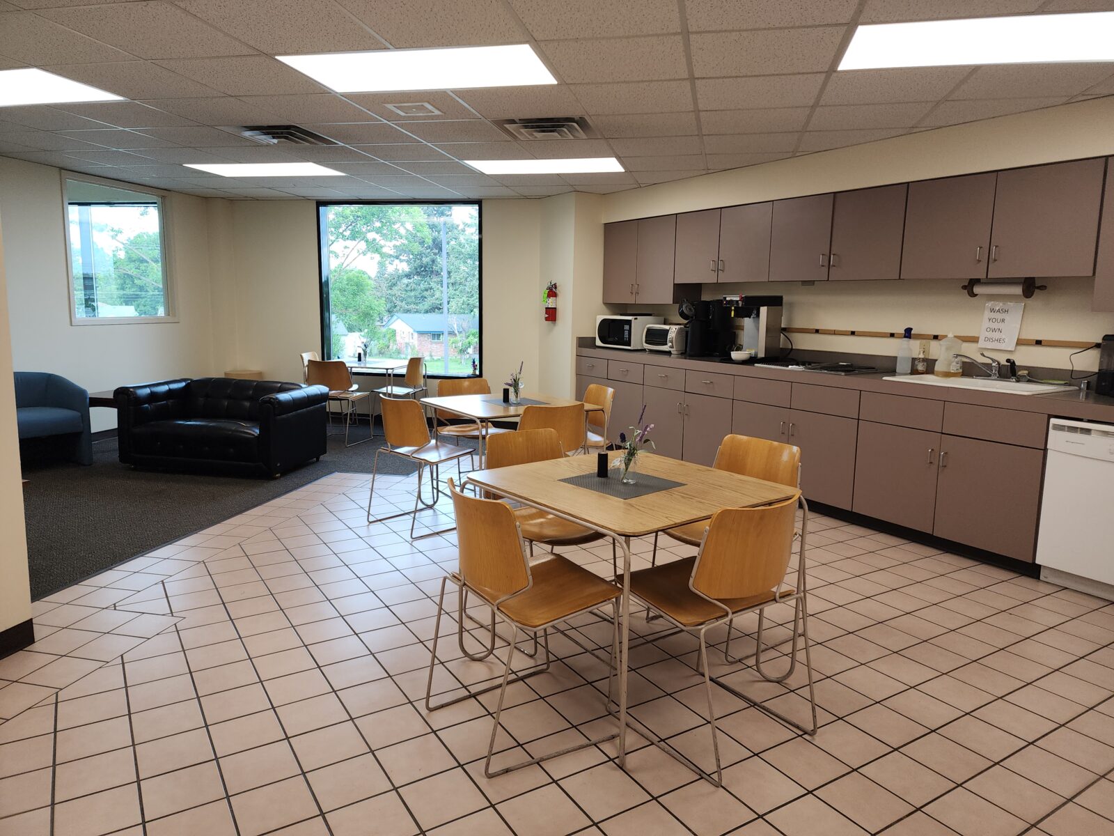 2919 E Mission