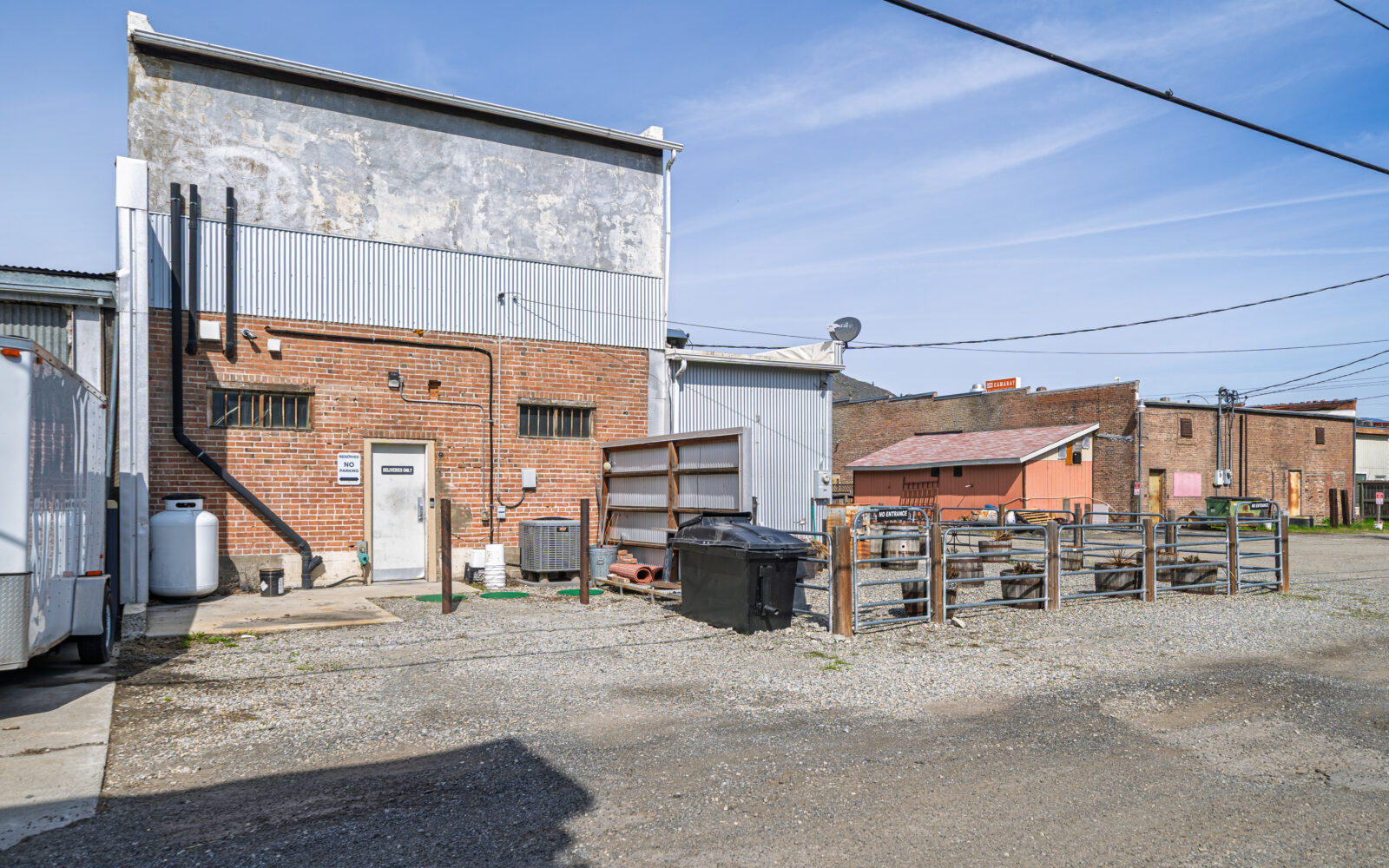 1307 Main St