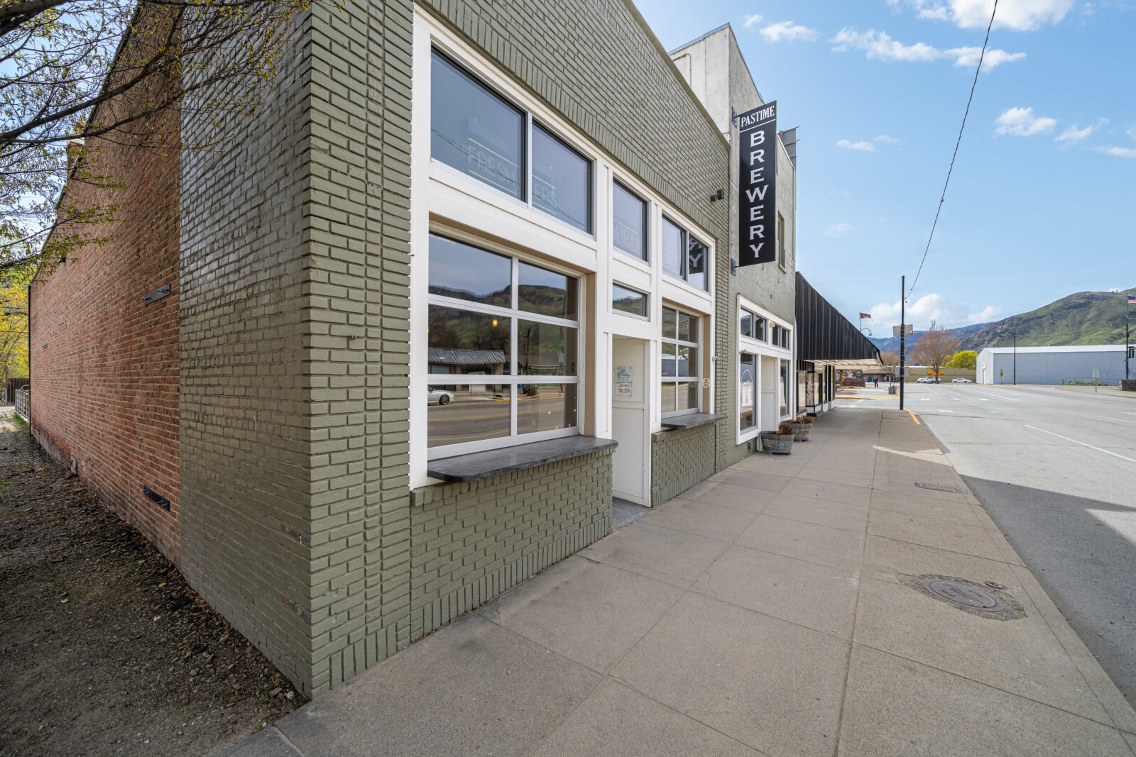 1307 Main St