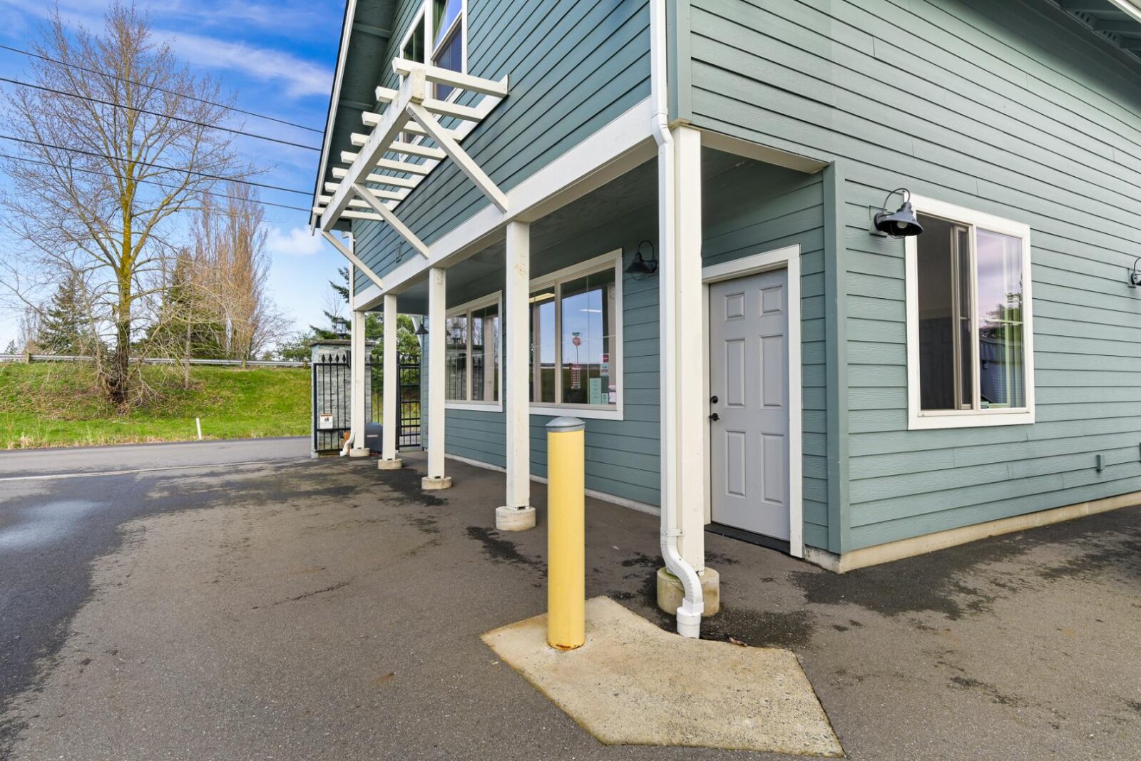 1479 W Smith Rd