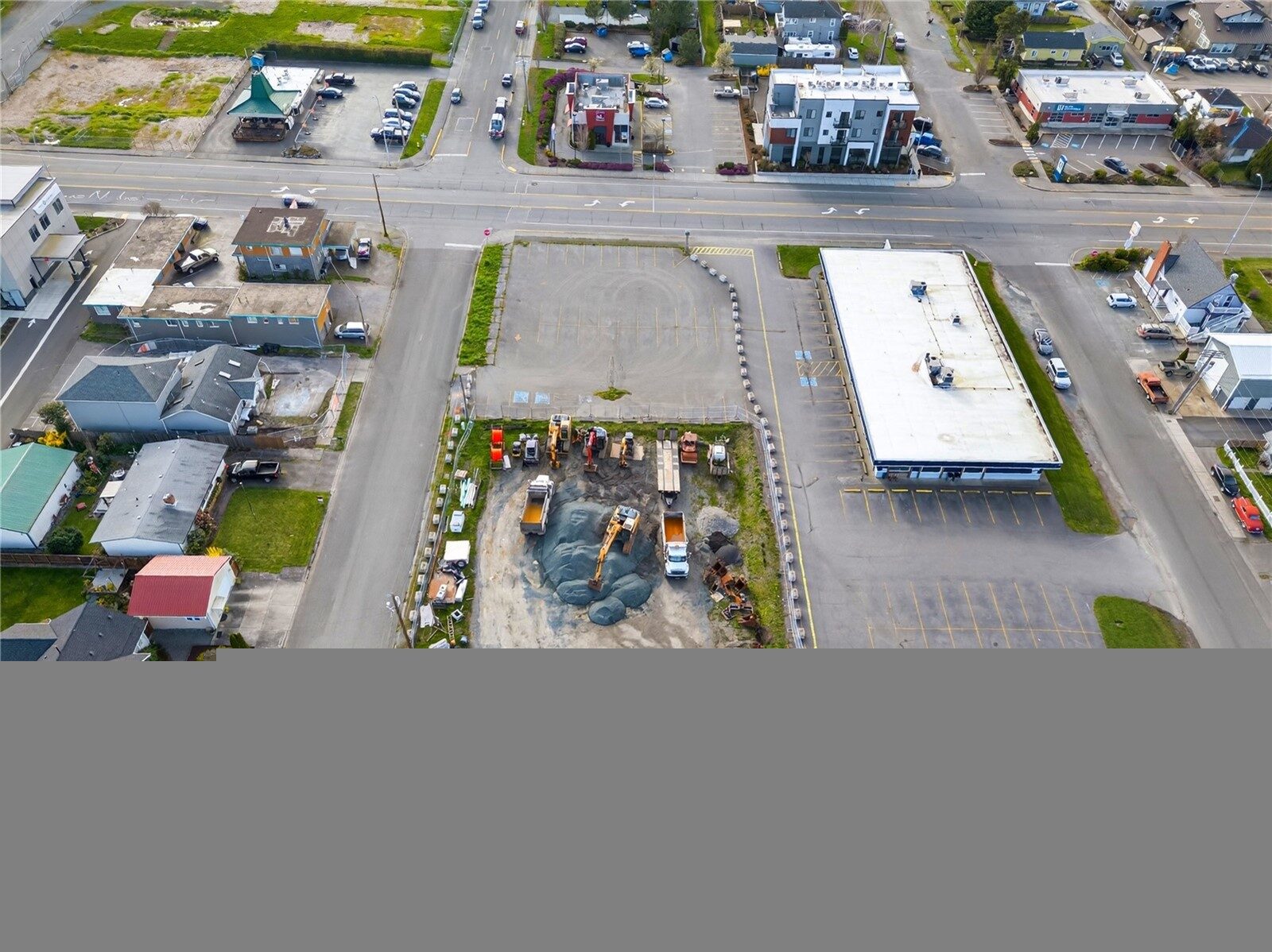 2821 Commercial Ave