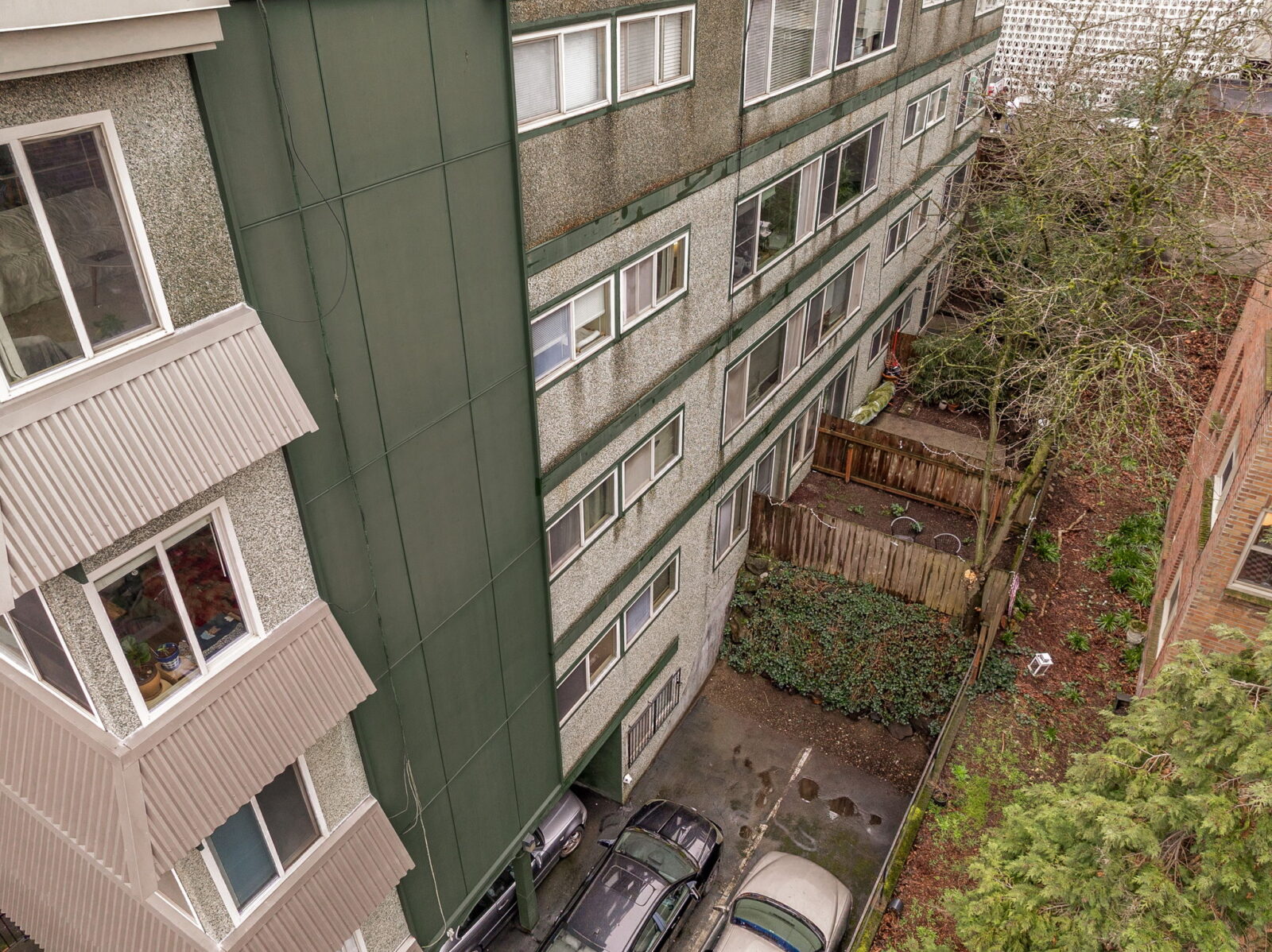 520 Summit Ave E