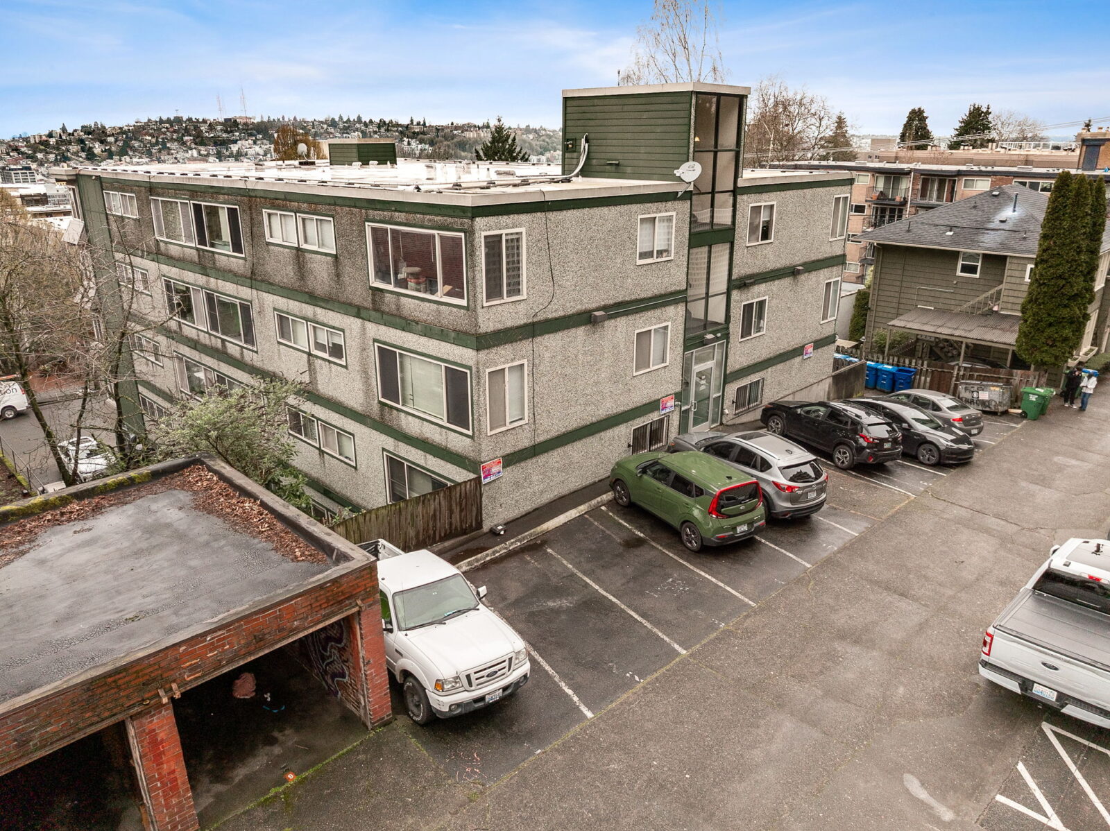 520 Summit Ave E