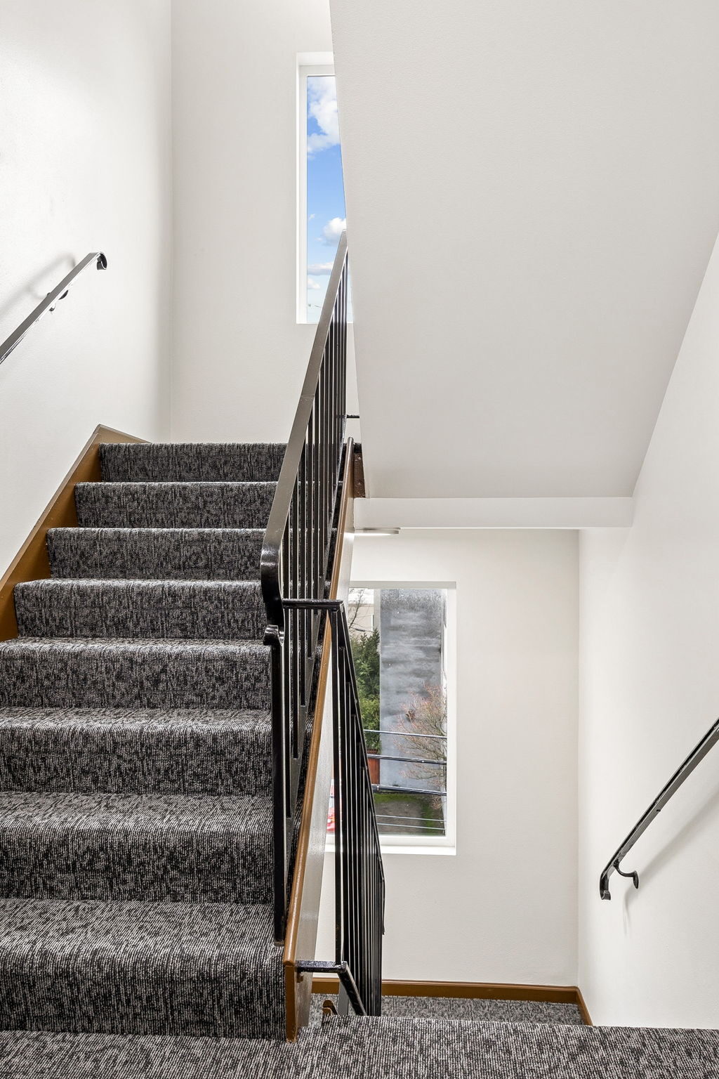 520 Summit Ave E