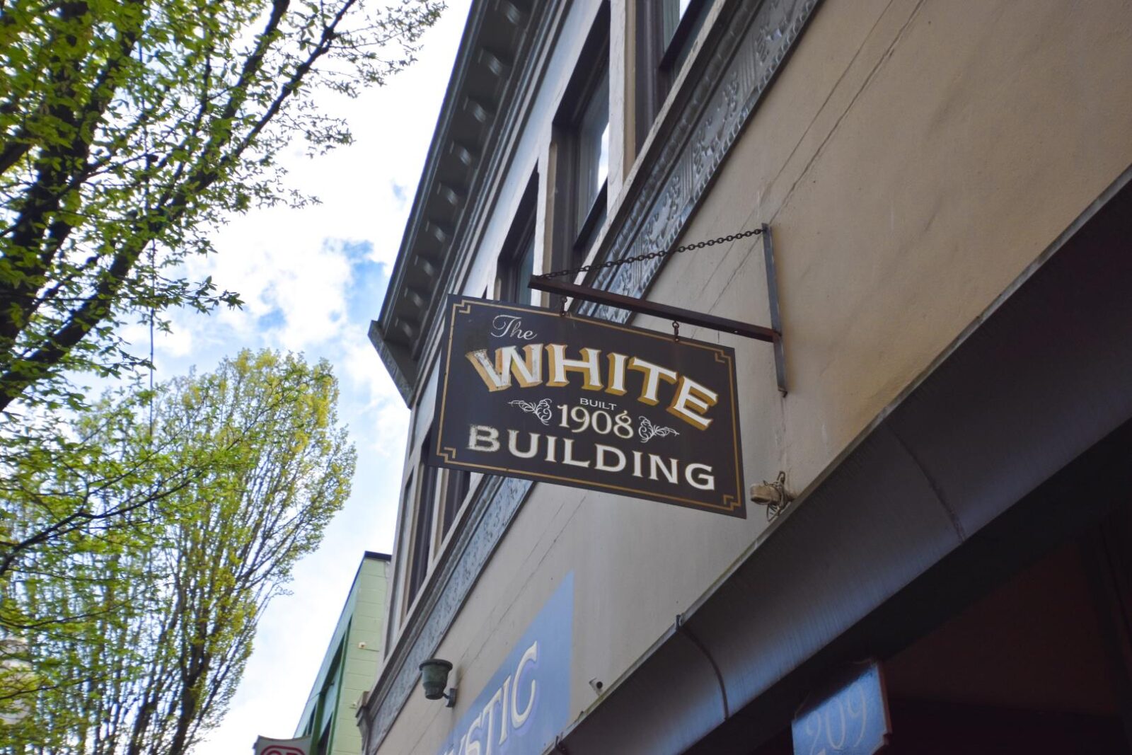 209 E 4th Avenue