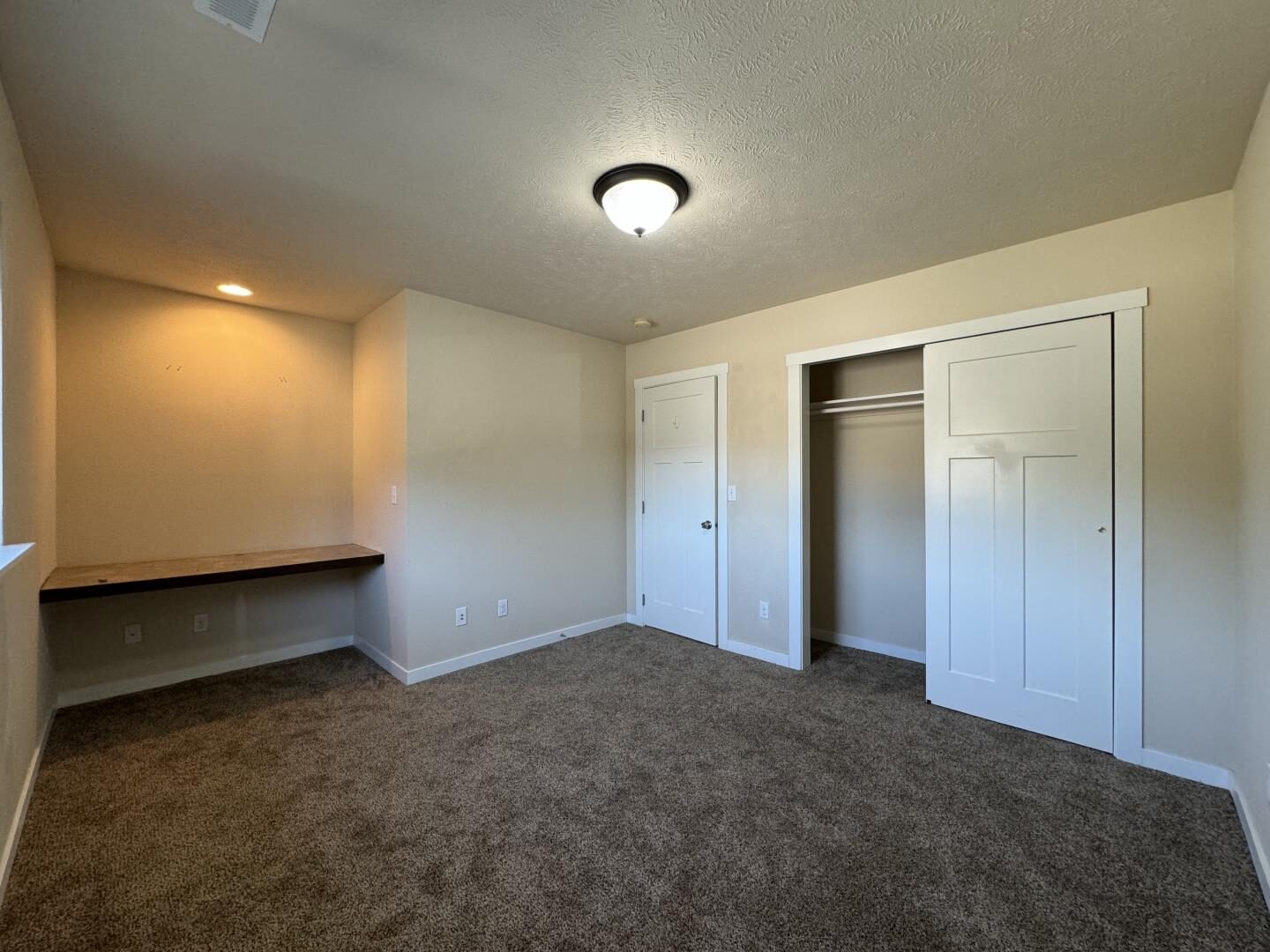 915 W Pirate Ln