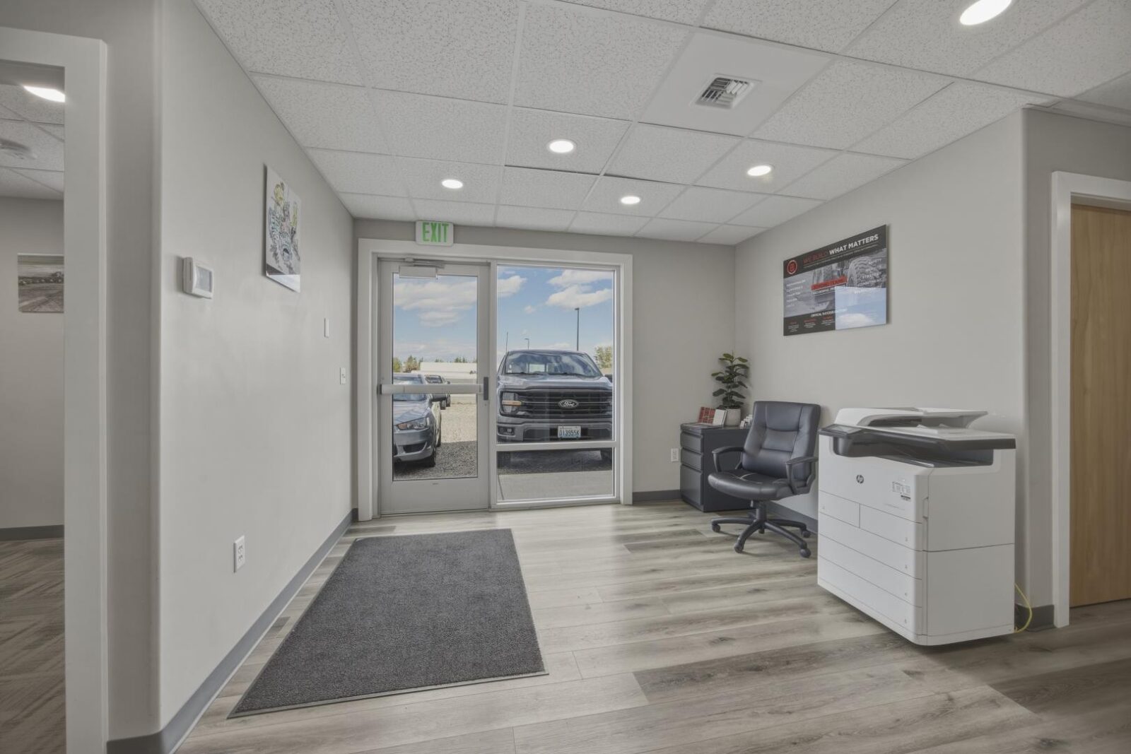 2213 Henderson Loop