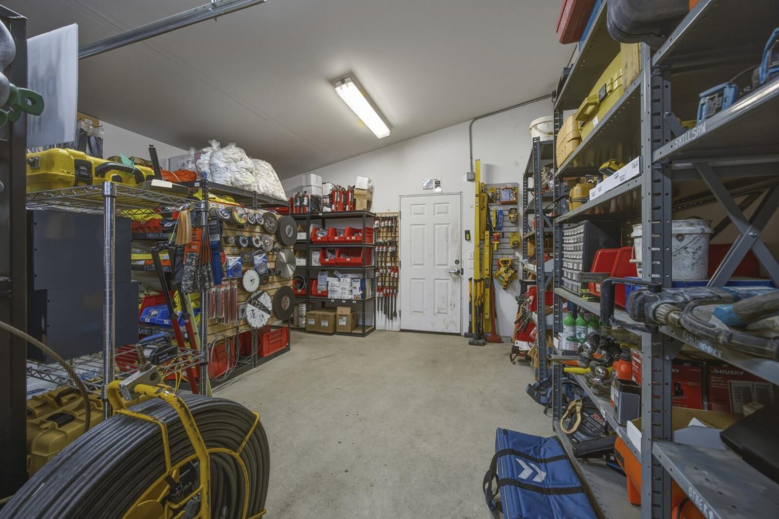 2213 Henderson Loop
