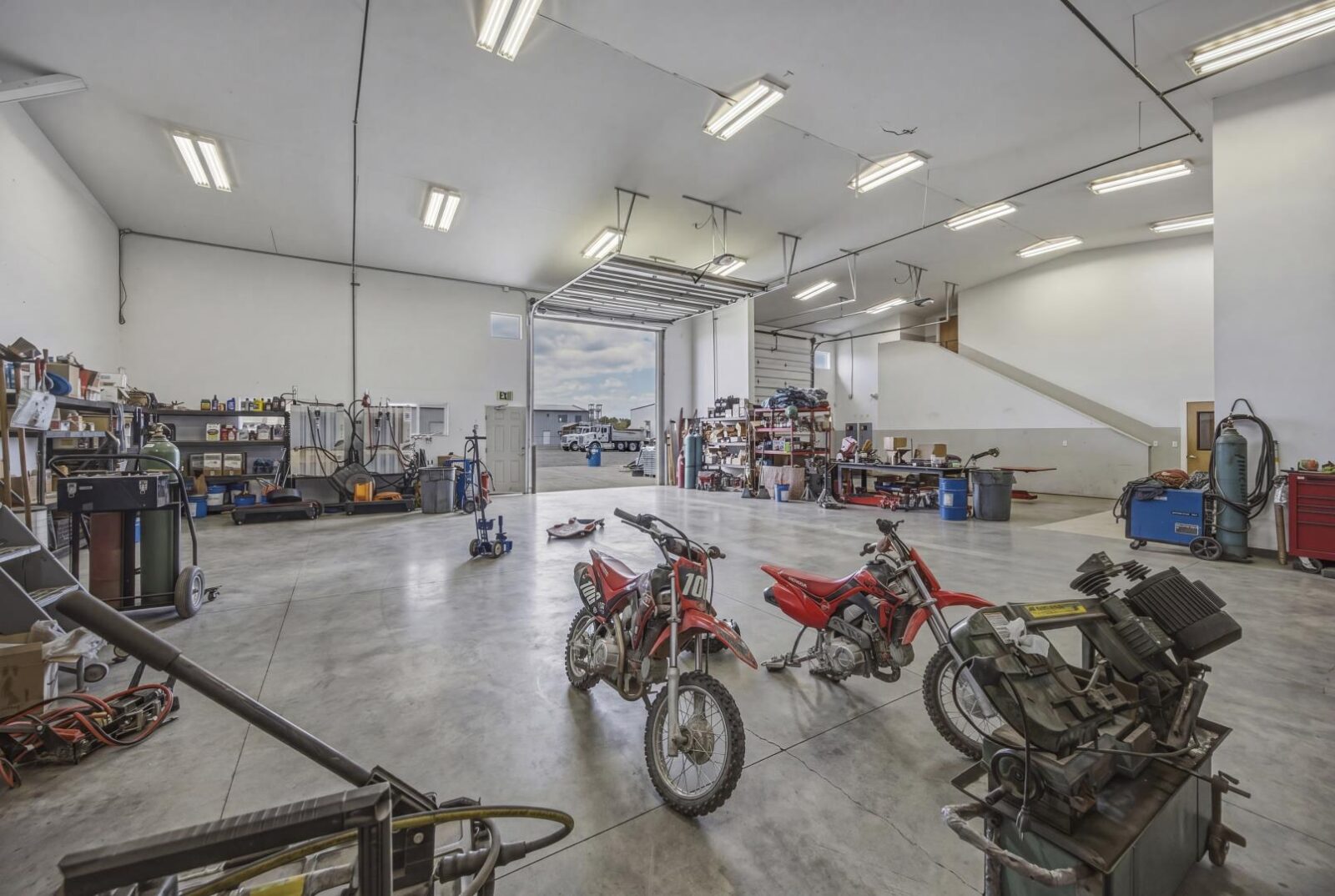 2213 Henderson Loop