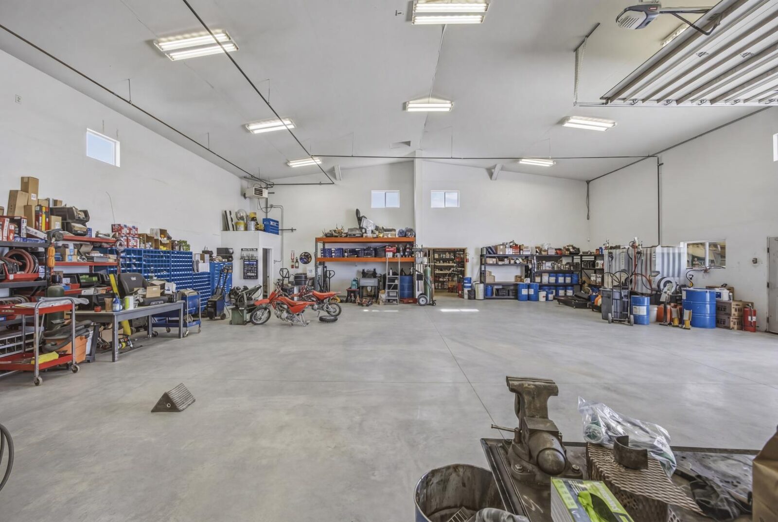 2213 Henderson Loop