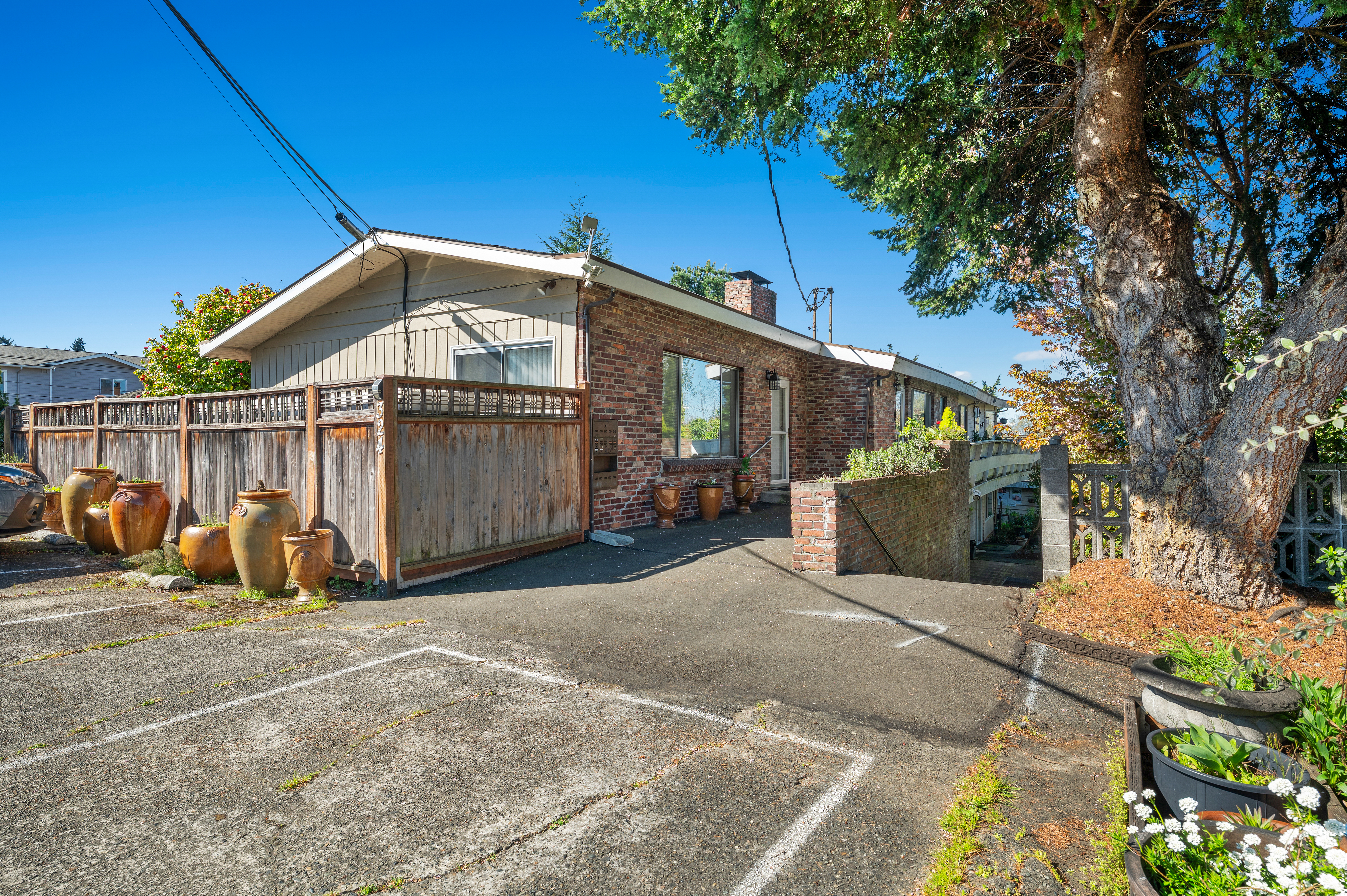 318 3rd Ave S