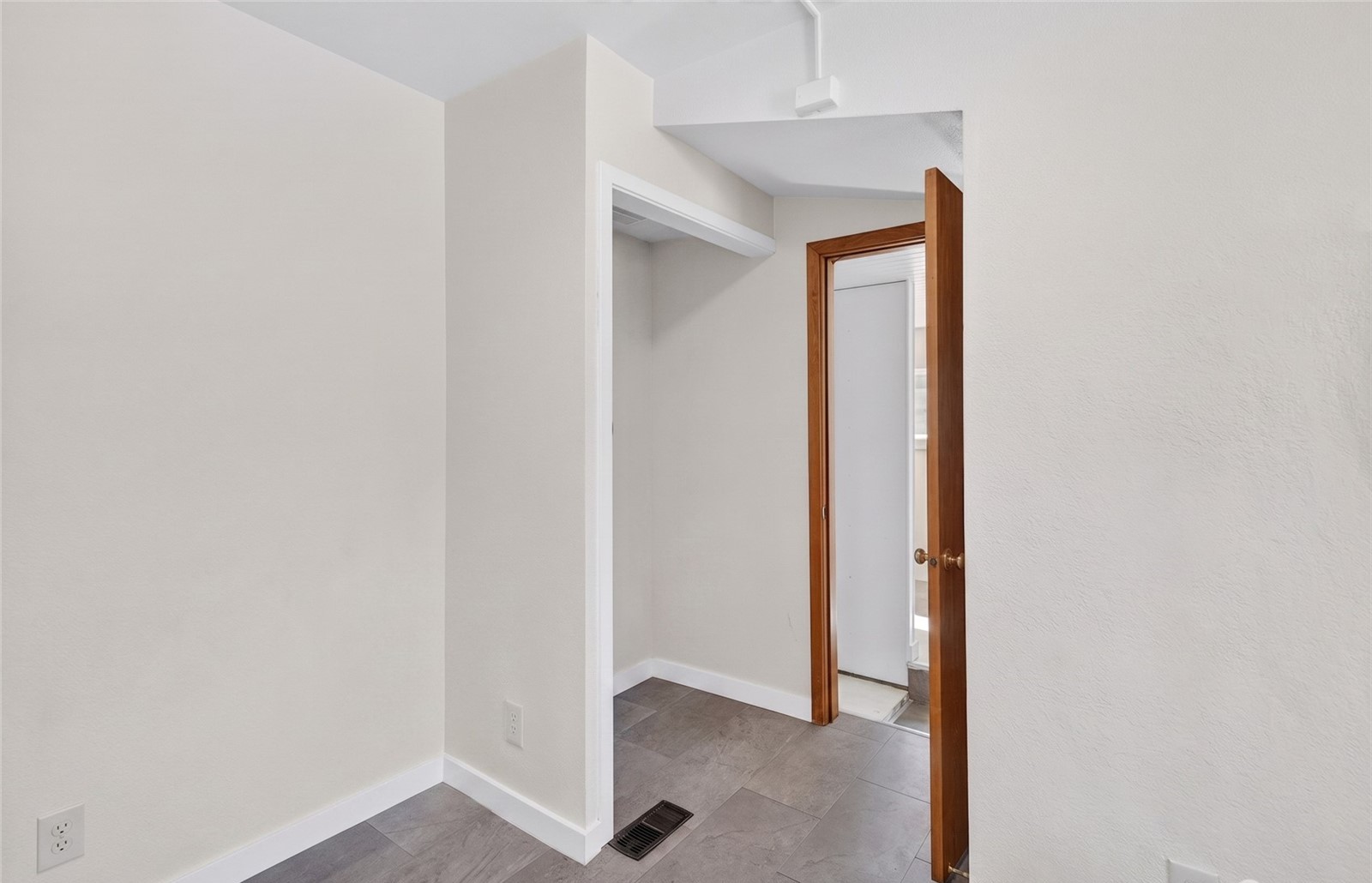338 S Mission St